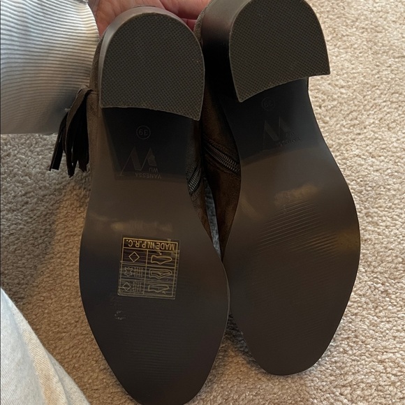 Anthropologie - Vanessa Wu Olive Green Textured Metallic Suede Ankle Boots, NWOB - Picture 6 of 15